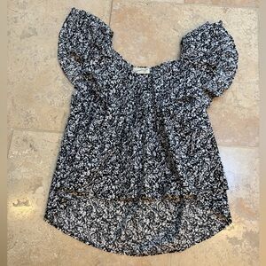 Universal Thread Black & White Floral Women's Top